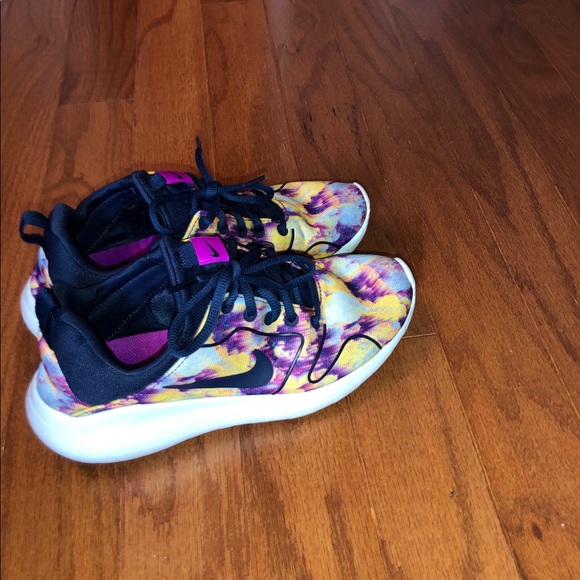 Nike Shoes - Nike Women’s Kaishi 2.0 Low Top Sneakers